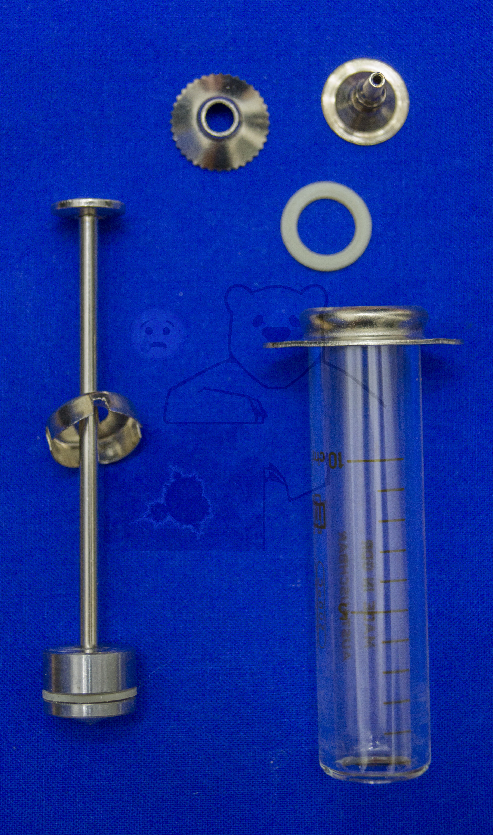 Spritzenbox Feldlazarett / Sanitäter, Anfang 1970'er Jahre, Demontierte 10ml Spritze mit Glaszylinder, Kolben/Stempel inkl. Silikondichtung, Verschraubbarer Ansatz mit Silikondichtung